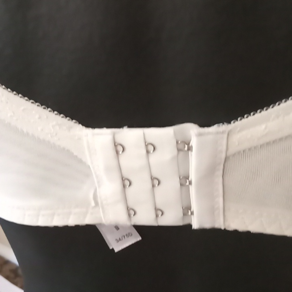 Bra - Picture 4 of 9